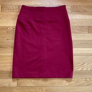 New York & Company stretch pencil skirt red/burgundy color. Size 0